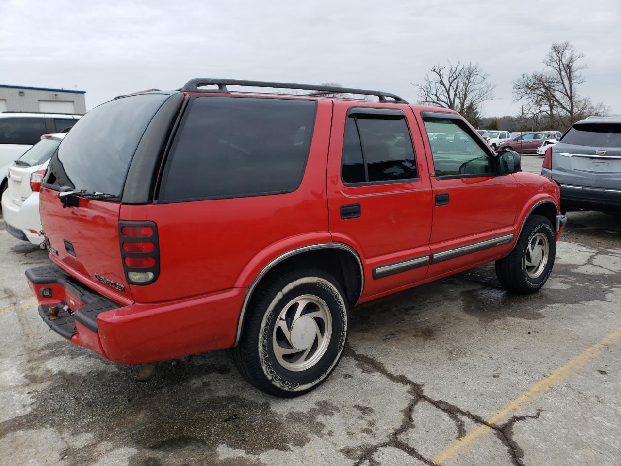 1GNDT13W8Y2165557 2000 Chevrolet Blazer