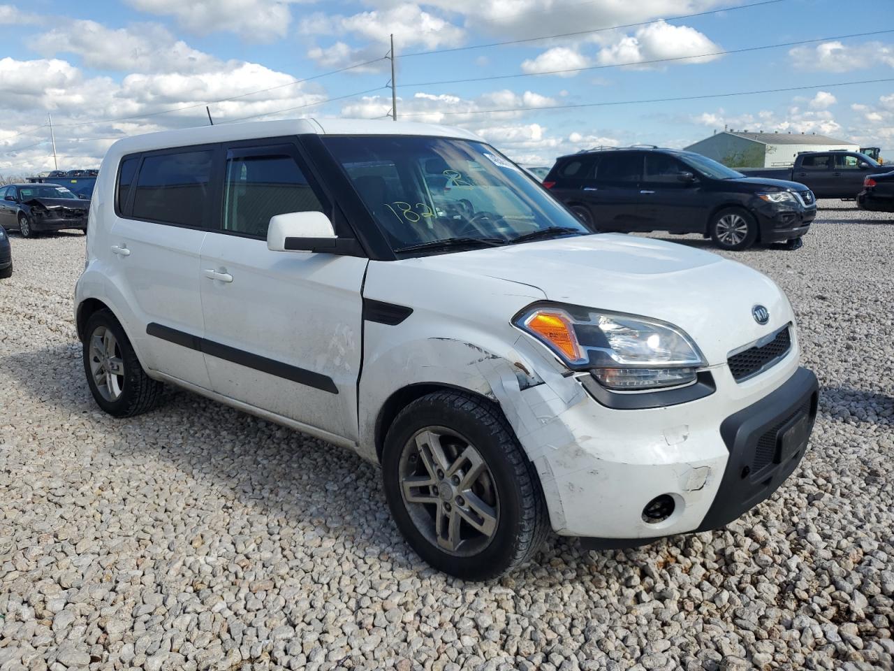 KNDJT2A26B7723370 2011 Kia Soul +