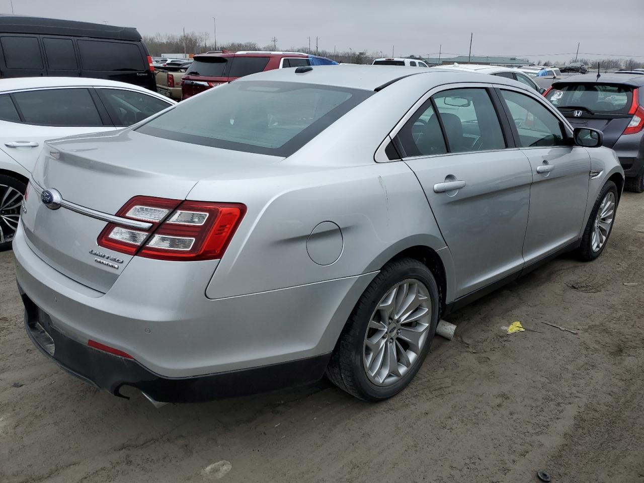 Lot #2425999325 2016 FORD TAURUS LIM