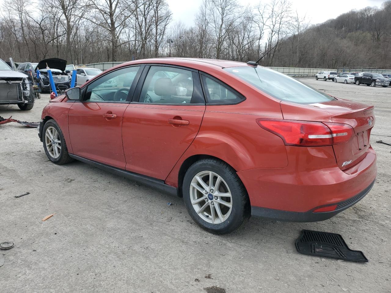 1FADP3F27JL330215 2018 Ford Focus Se