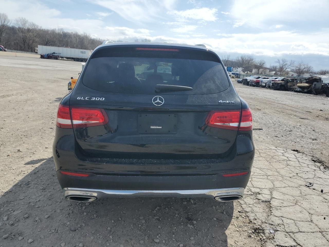 WDC0G4KB2KF615144 2019 Mercedes-Benz Glc 300 4Matic