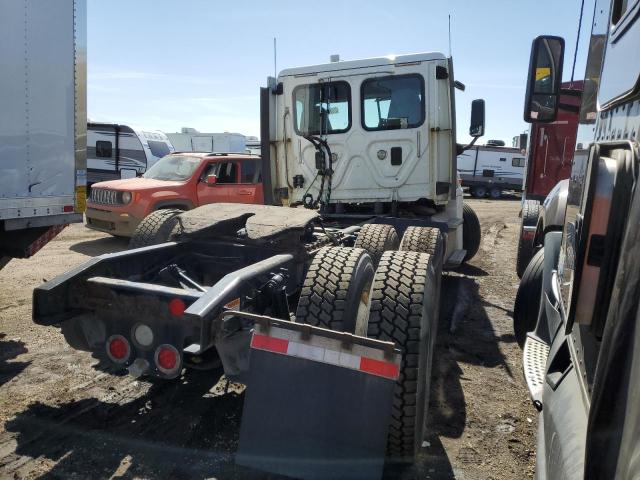 Lot #2469194679 2016 FREIGHTLINER CASCADIA 1 salvage car
