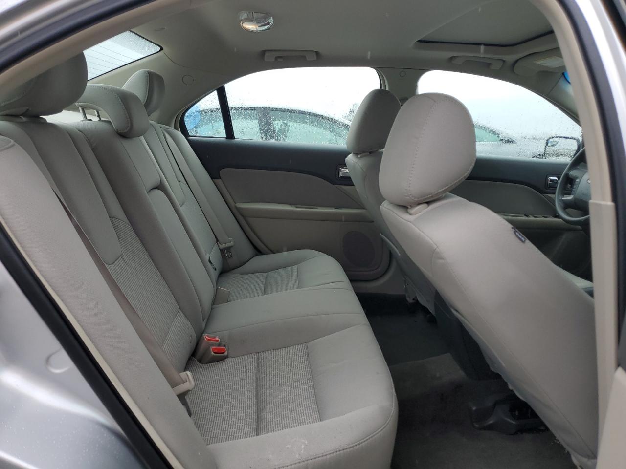 3FAHP0HAXBR217561 2011 Ford Fusion Se