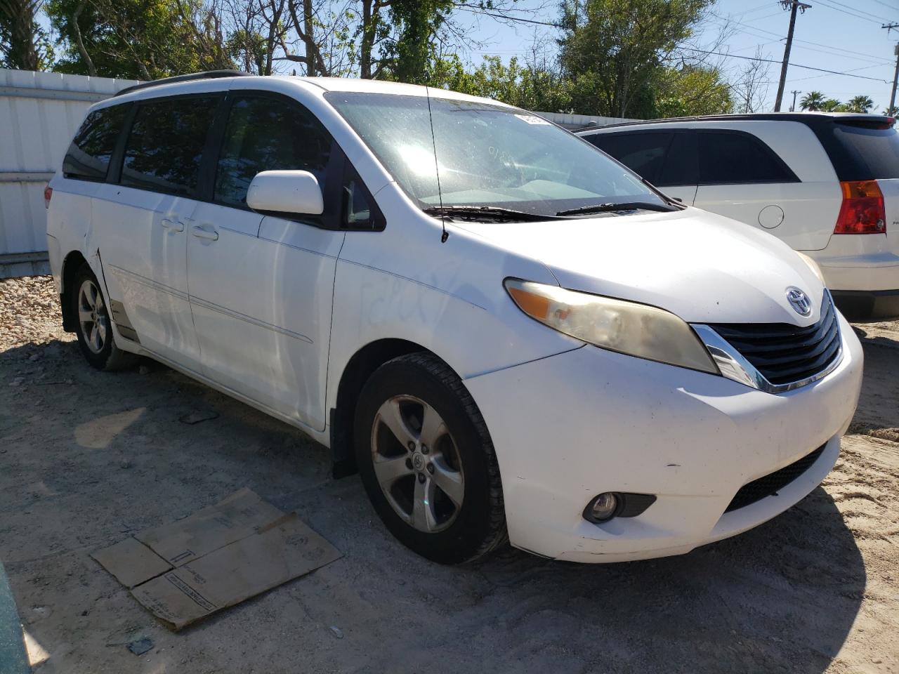 5TDKK3DC0BS170416 2011 Toyota Sienna Le