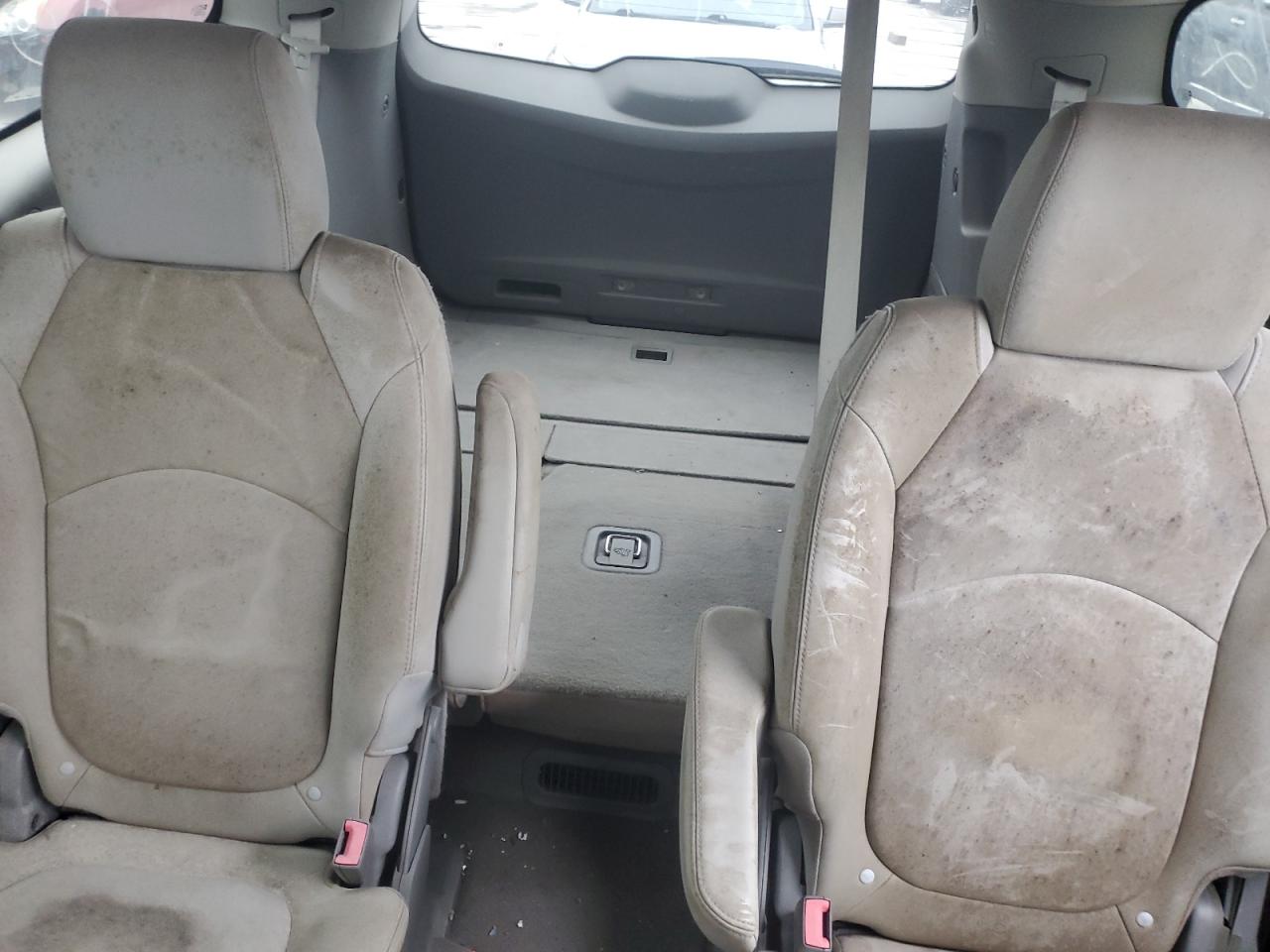 1GNKRJED2BJ210765 2011 Chevrolet Traverse Lt