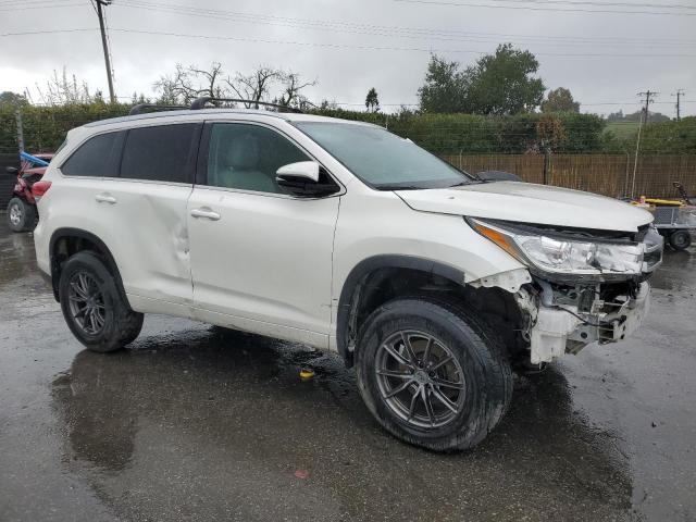 VIN 5TDJZRFH8HS519107 2017 Toyota Highlander, SE no.4