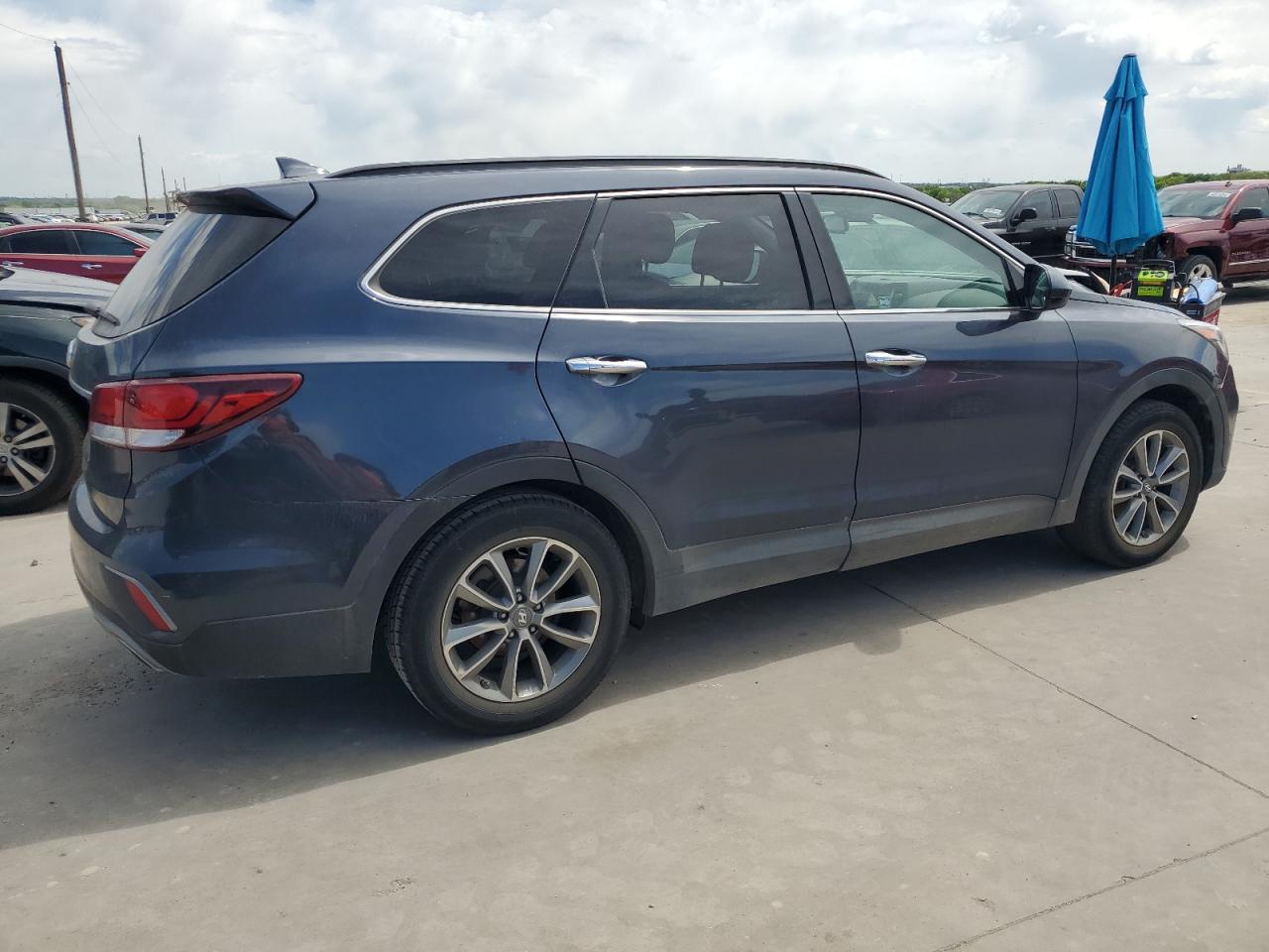 KM8SM4HF6HU195843 2017 Hyundai Santa Fe Se