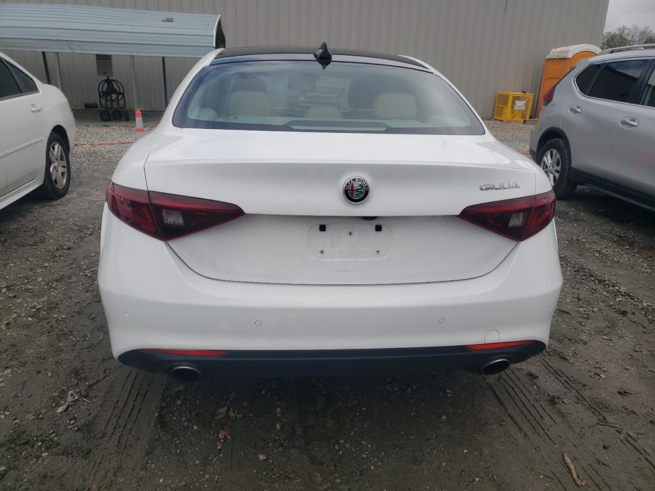 ZARFAECN6H7555927 2017 Alfa Romeo Giulia Ti