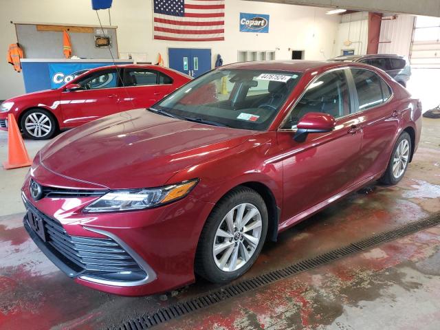 Lot #2378132984 2021 TOYOTA CAMRY LE salvage car