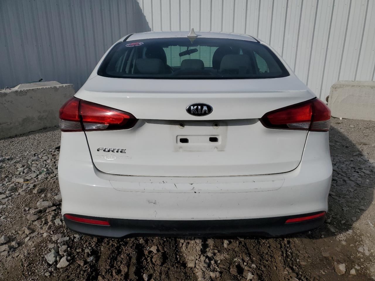 3KPFK4A72JE170389 2018 Kia Forte Lx