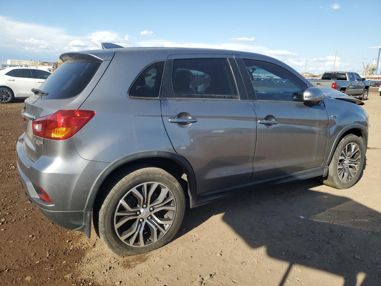 JA4AR3AUXJU025327 2018 Mitsubishi Outlander Sport Es