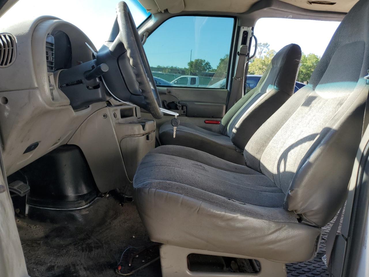 1GCDM19X33B138913 2003 Chevrolet Astro