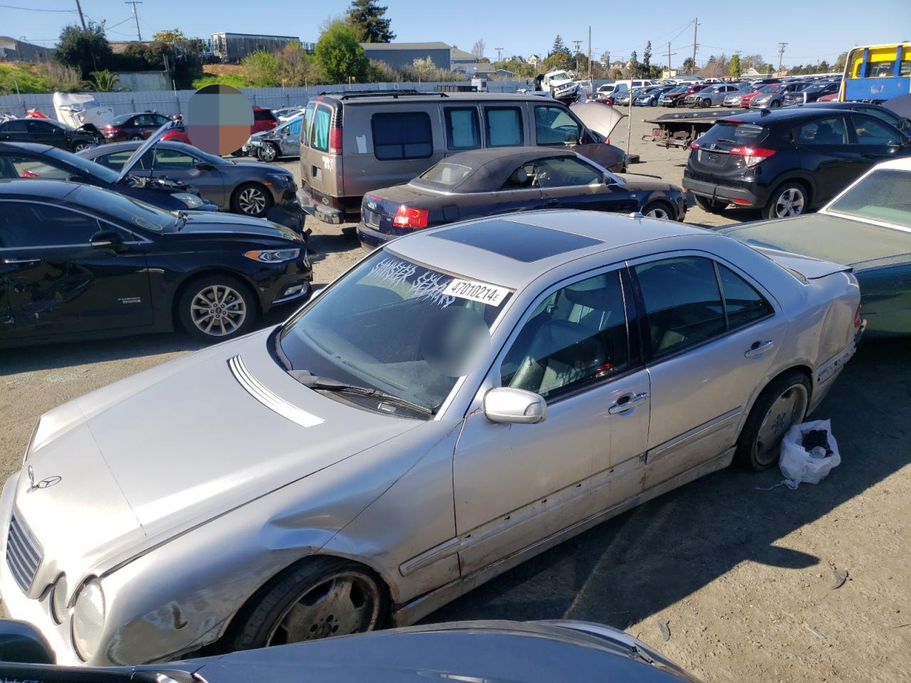 WDBJF65J61B333881 2001 Mercedes-Benz E 320