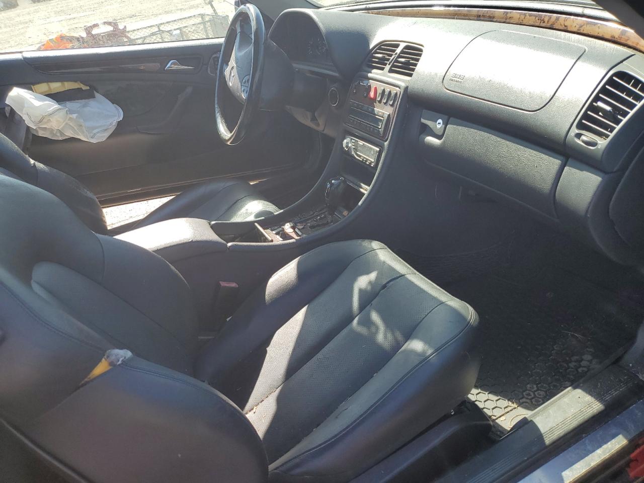 WDBLK65G53T138831 2003 Mercedes-Benz Clk 320