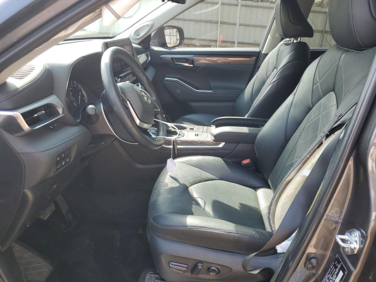 5TDFZRAH4NS100339 2022 Toyota Highlander Platinum