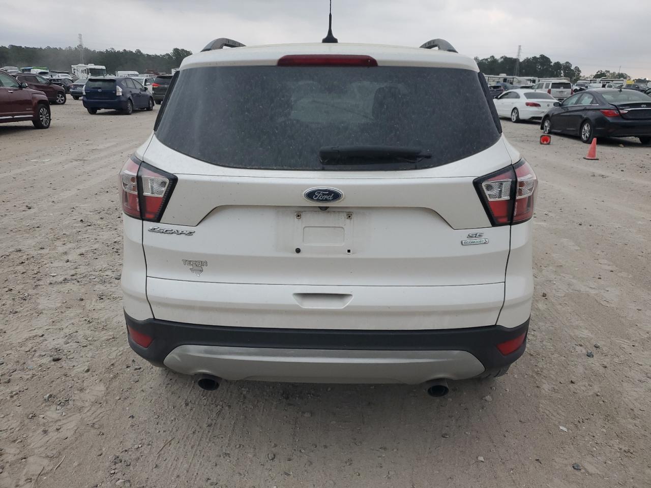 1FMCU0GDXJUB60306 2018 Ford Escape Se