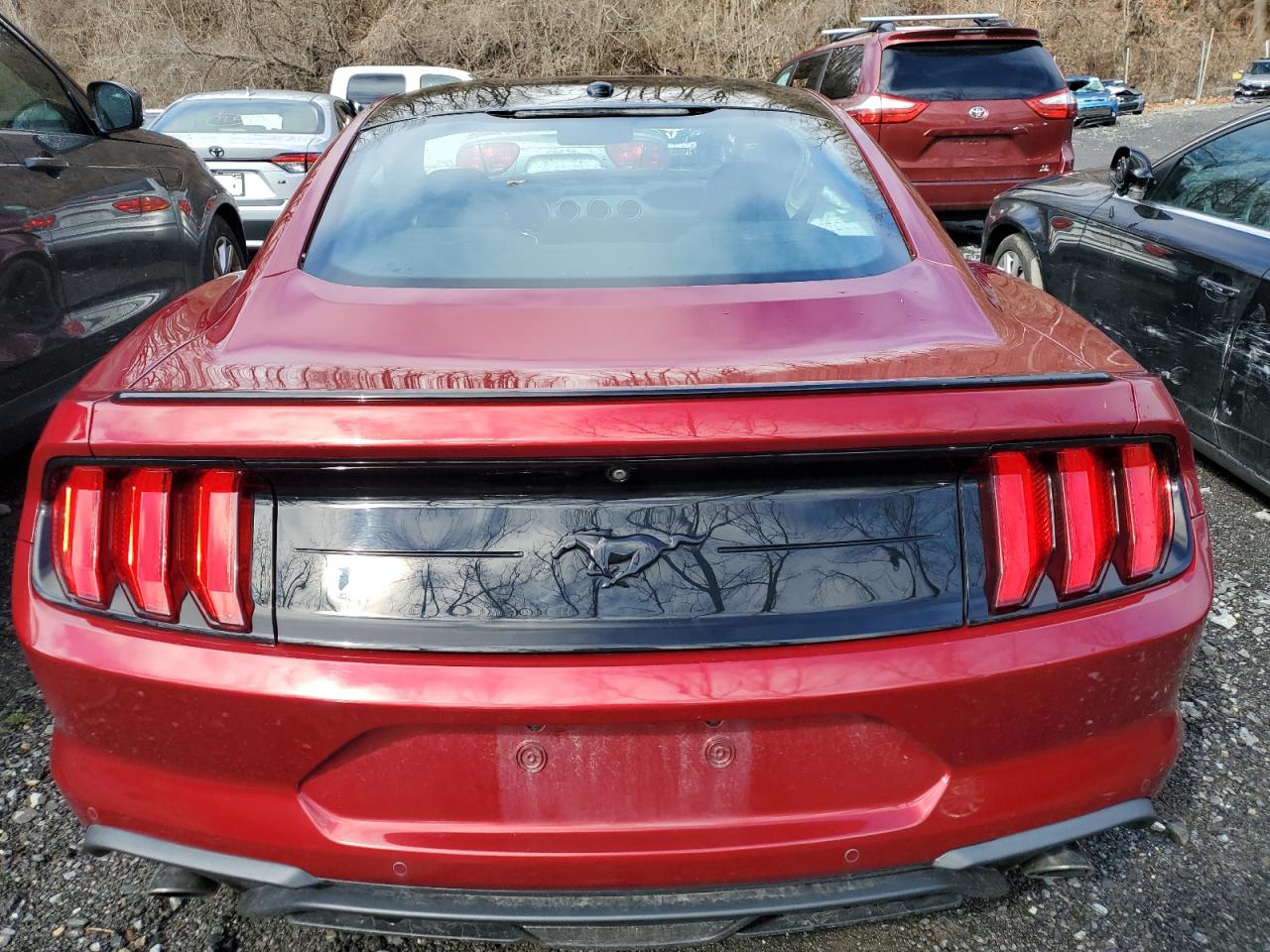 2018 Ford Mustang vin: 1FA6P8TH1J5127338