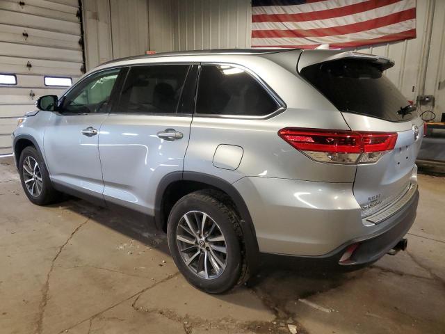 VIN 5TDJZRFH5KS923358 2019 Toyota Highlander, SE no.2