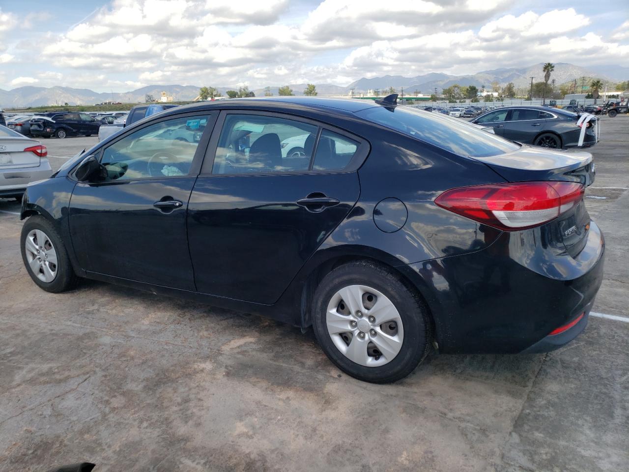 3KPFK4A78HE042474 2017 Kia Forte Lx