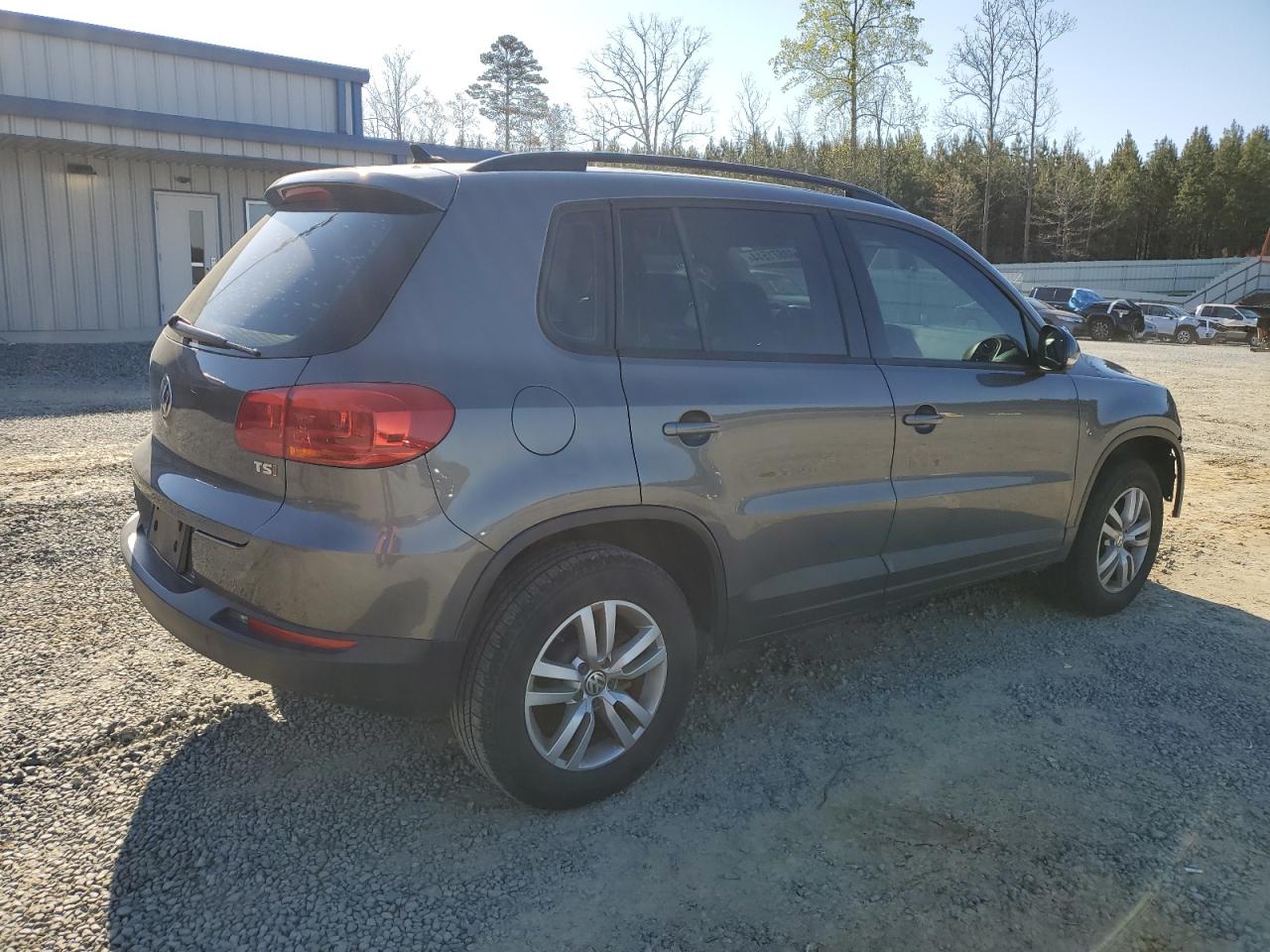 WVGAV7AX4HK019298 2017 Volkswagen Tiguan S