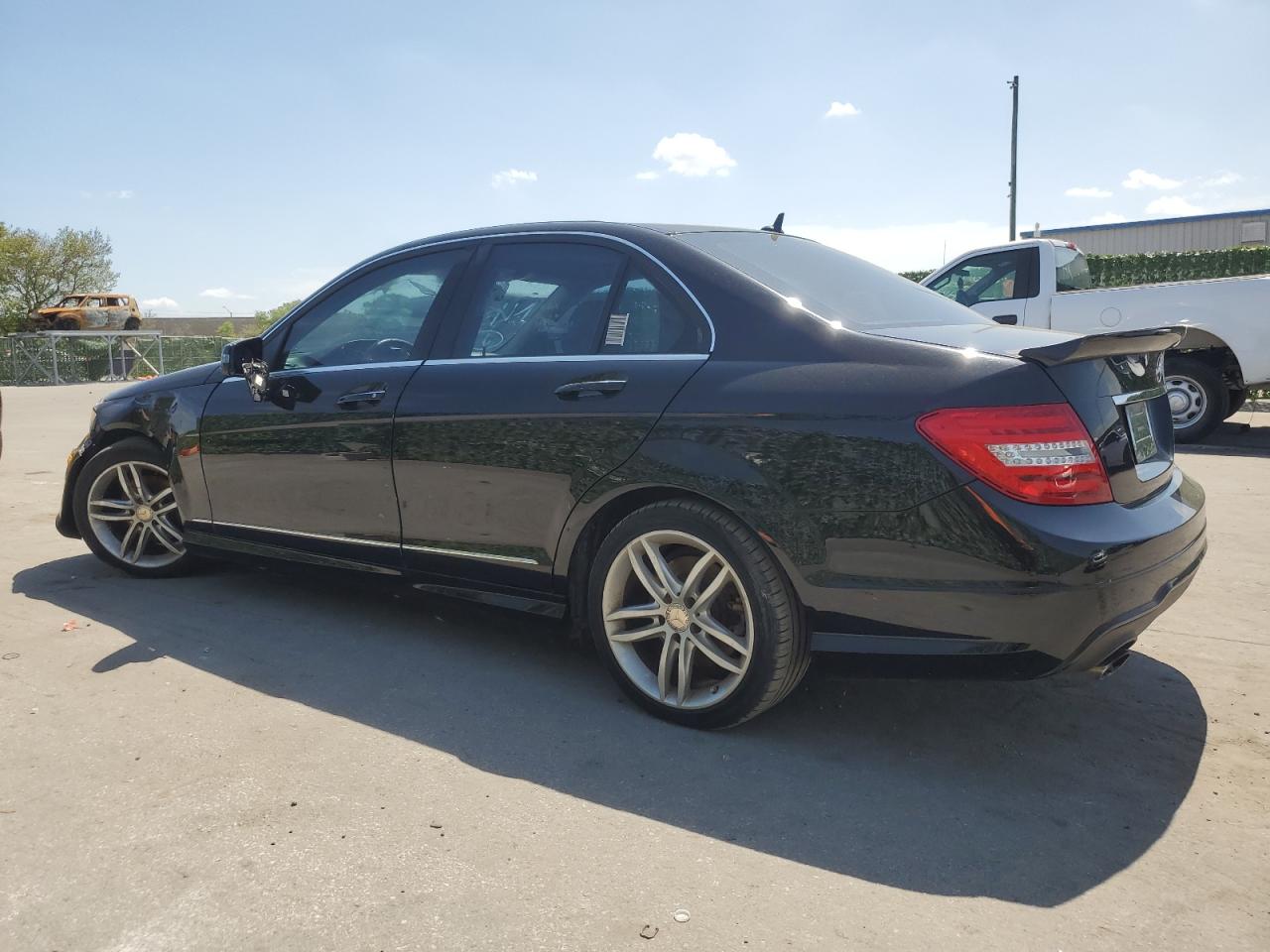 2014 Mercedes-Benz C 250 vin: WDDGF4HB7EA949577