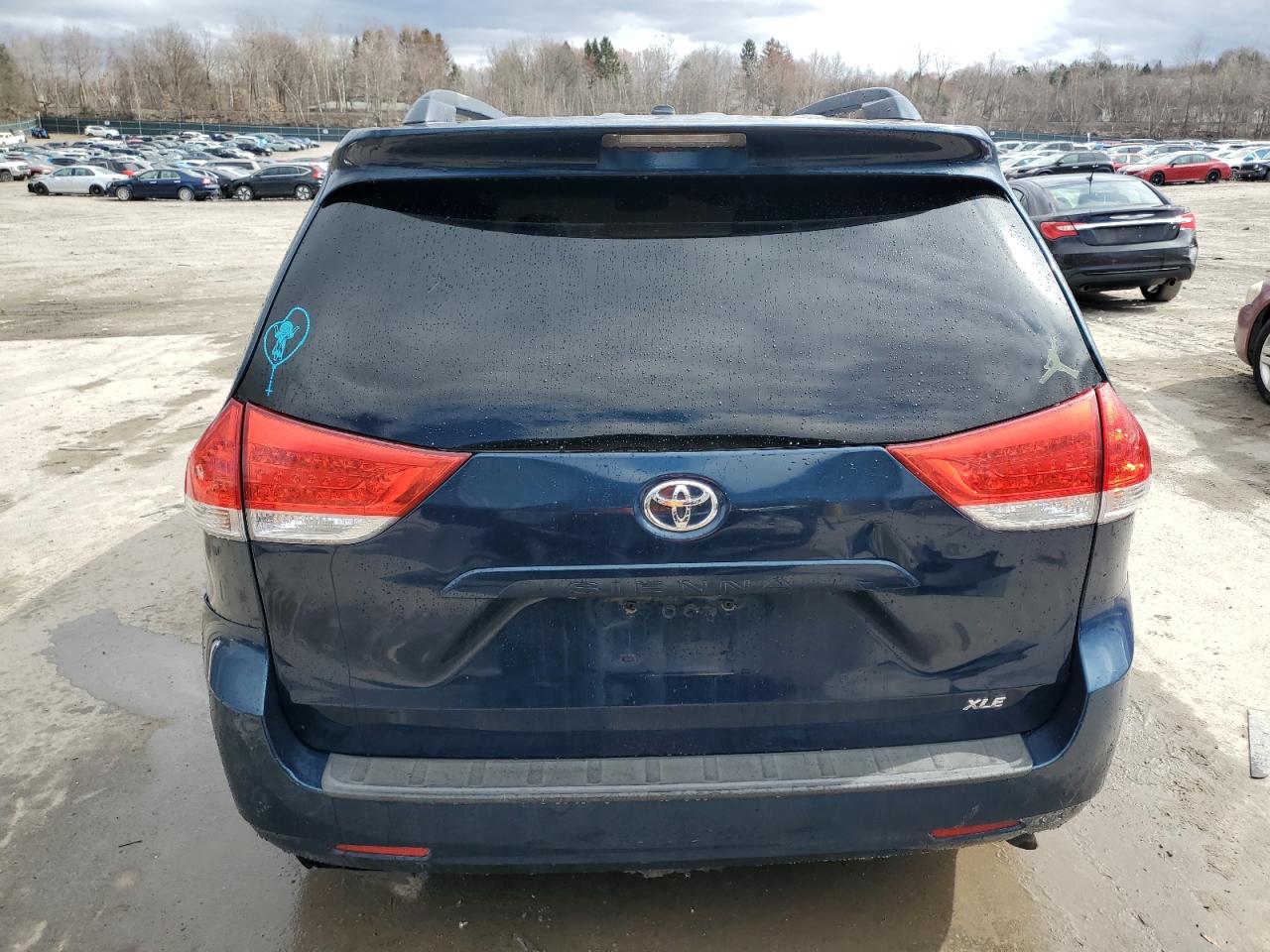 5TDYK3DC2CS222060 2012 Toyota Sienna Xle