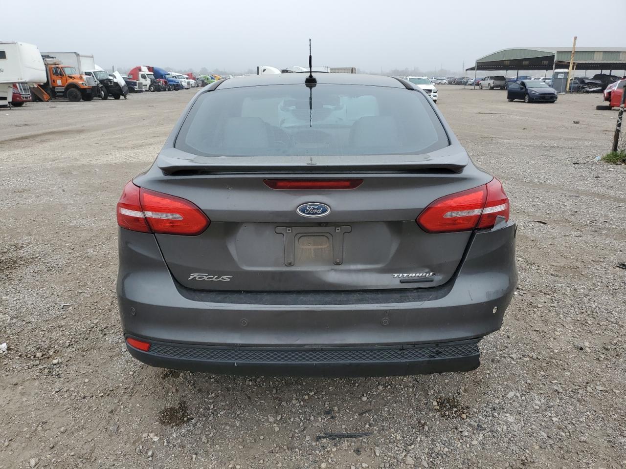 1FADP3J21GL261201 2016 Ford Focus Titanium