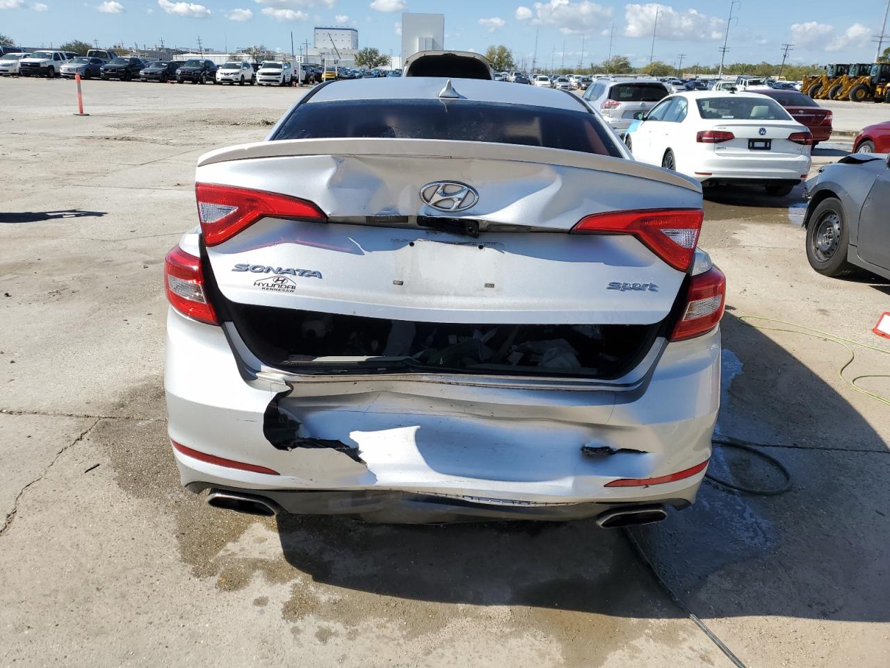 2015 Hyundai Sonata Sport vin: 5NPE34AF9FH077517