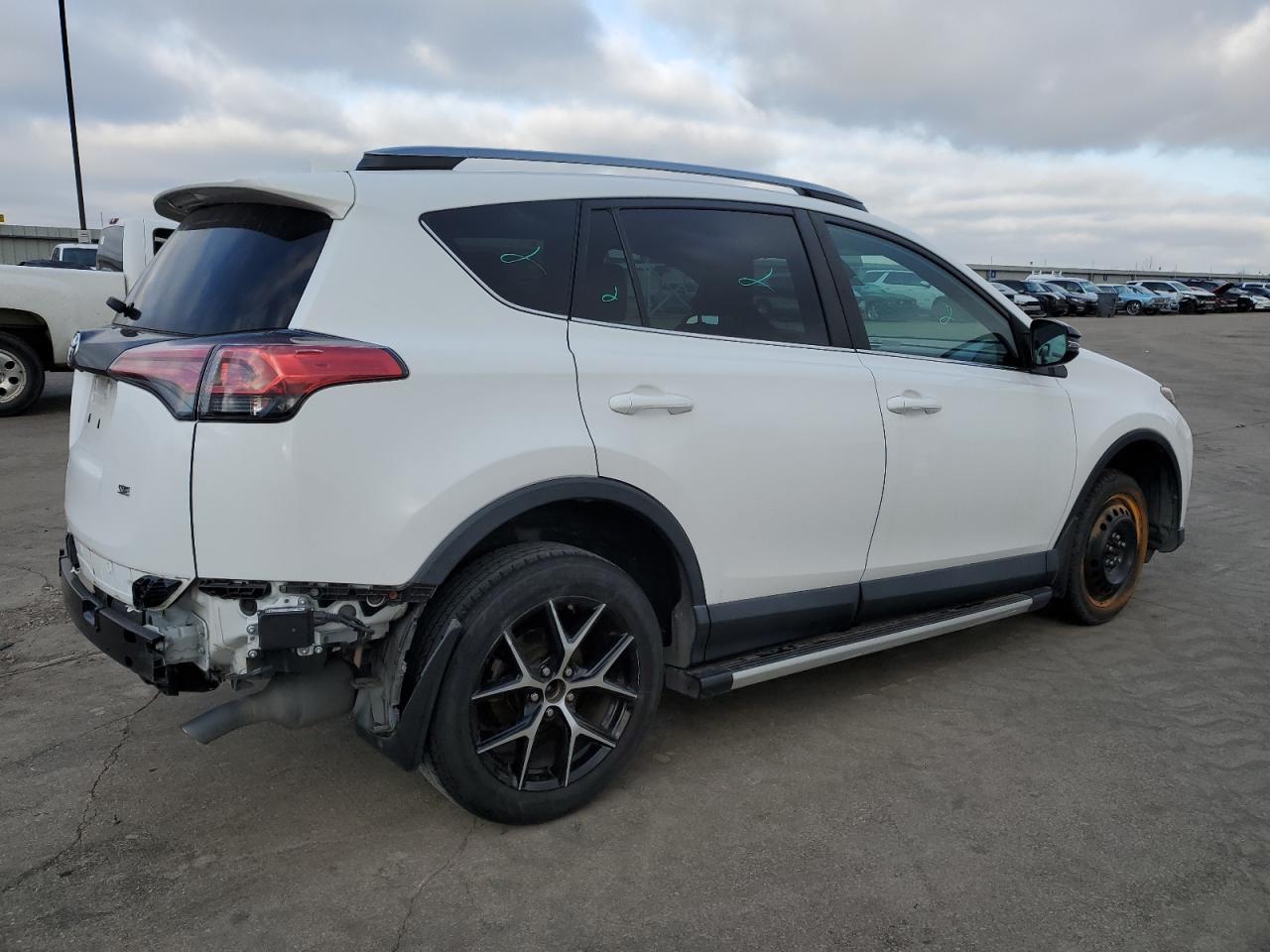 2T3NFREV3HW393206 2017 Toyota Rav4 Se