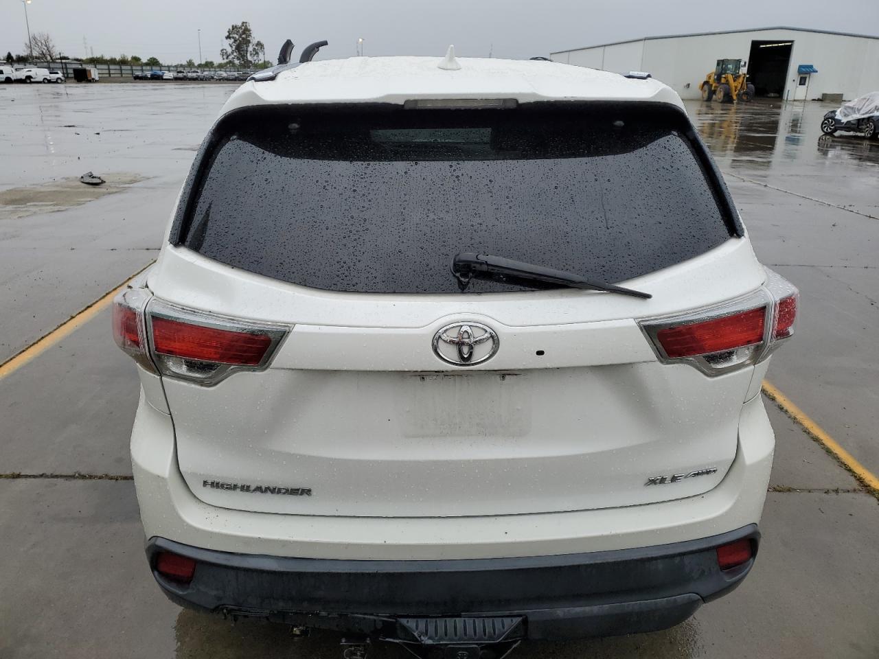 5TDJKRFH3FS131123 2015 Toyota Highlander Xle