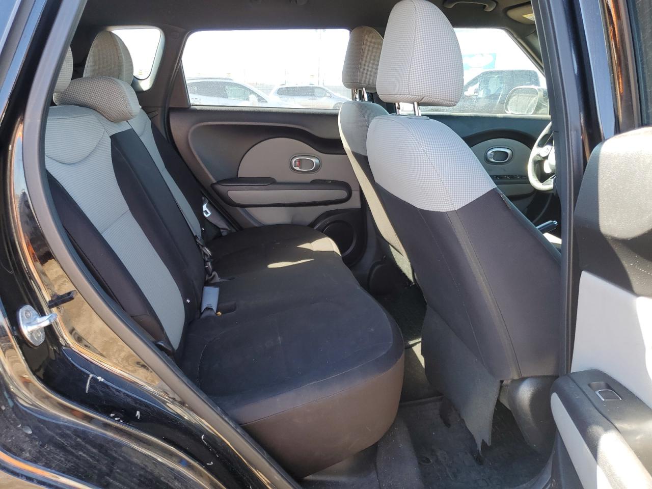 KNDJN2A20J7582417 2018 Kia Soul