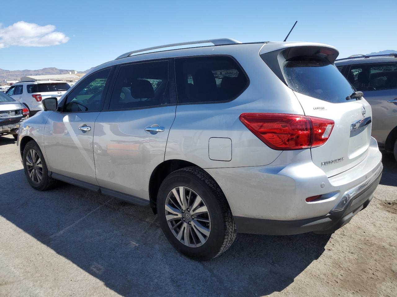 2018 Nissan Pathfinder S vin: 5N1DR2MNXJC617524