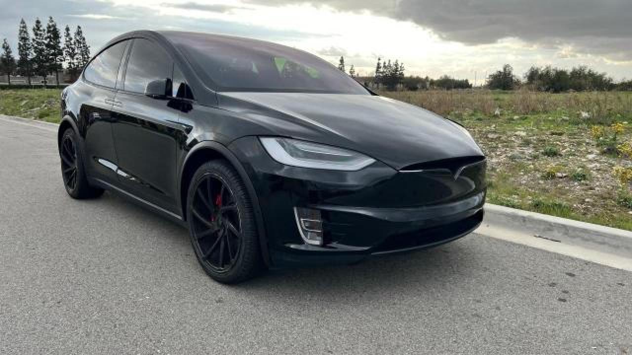 5YJXCAE47LF261008 2020 Tesla Model X