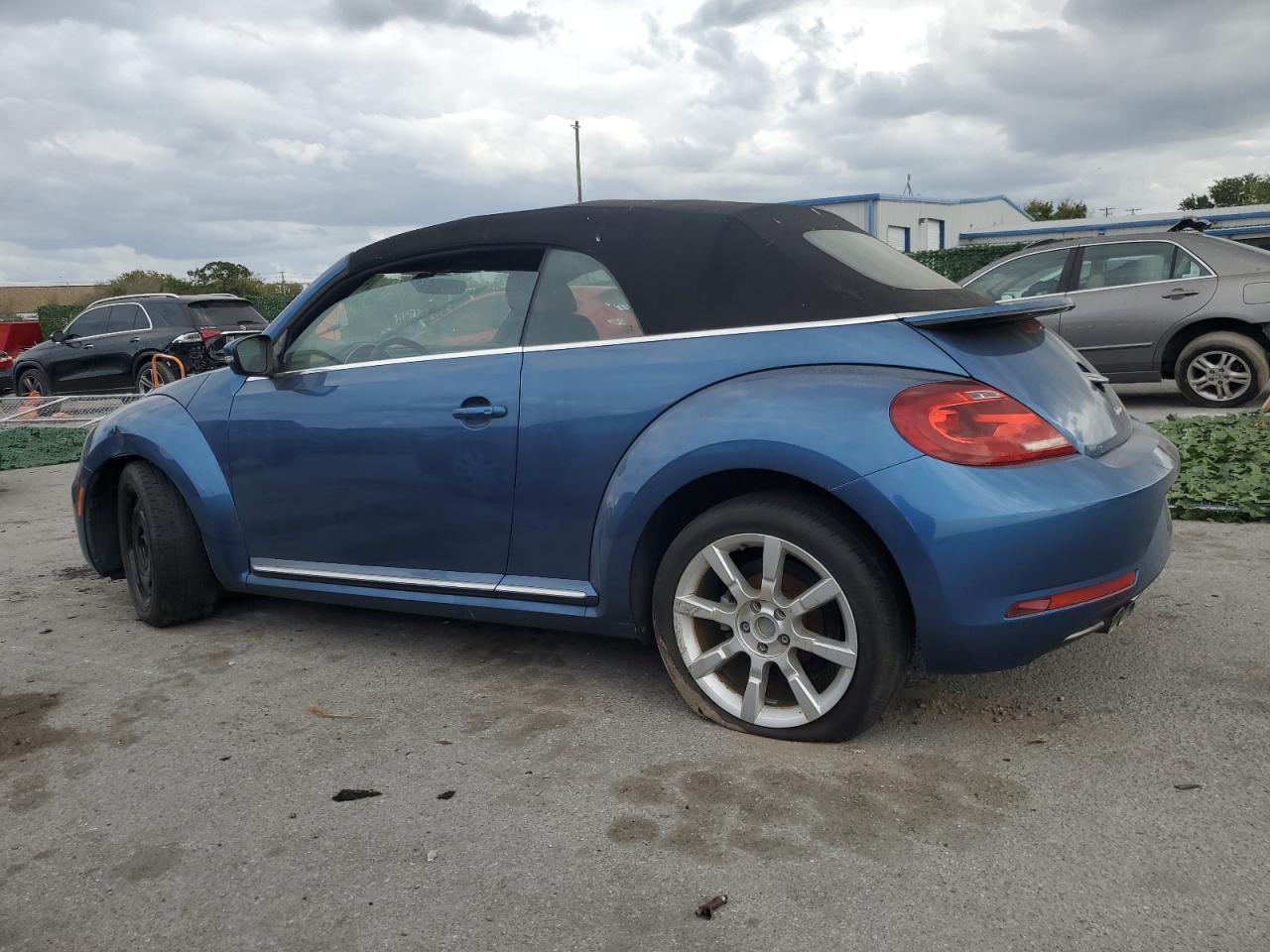 3VW5DAATXJM506956 2018 Volkswagen Beetle S