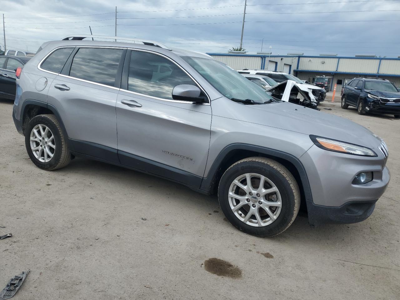 1C4PJLCB9JD503918 2018 Jeep Cherokee Latitude