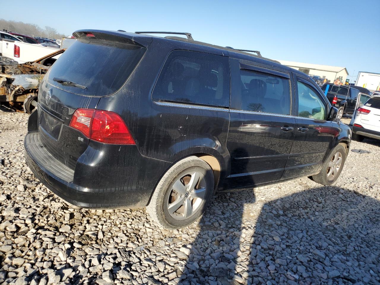 Lot #2919215752 2011 VOLKSWAGEN ROUTAN SE