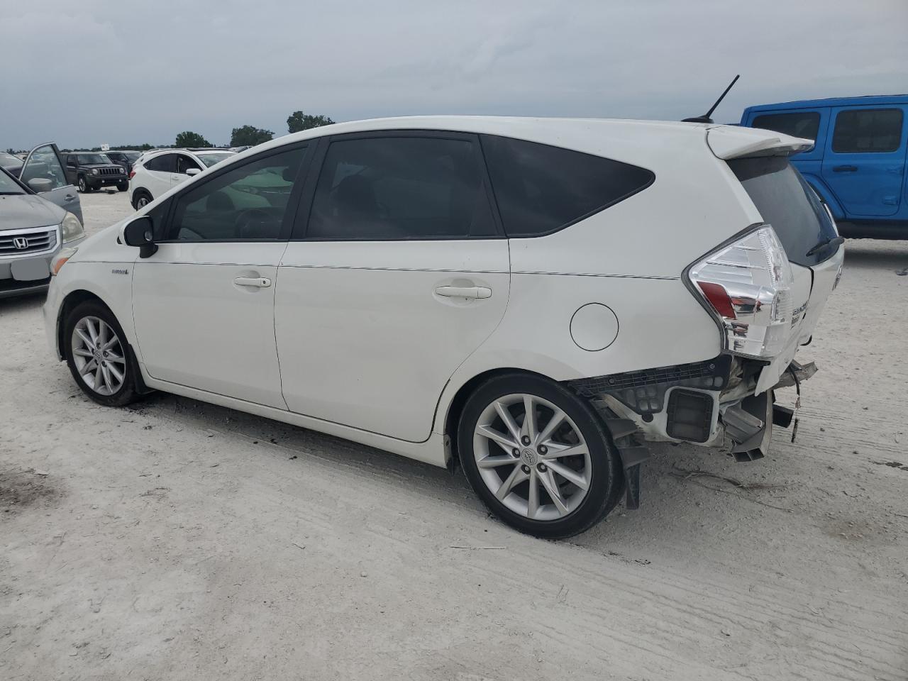 JTDZN3EU4E3317632 2014 Toyota Prius V