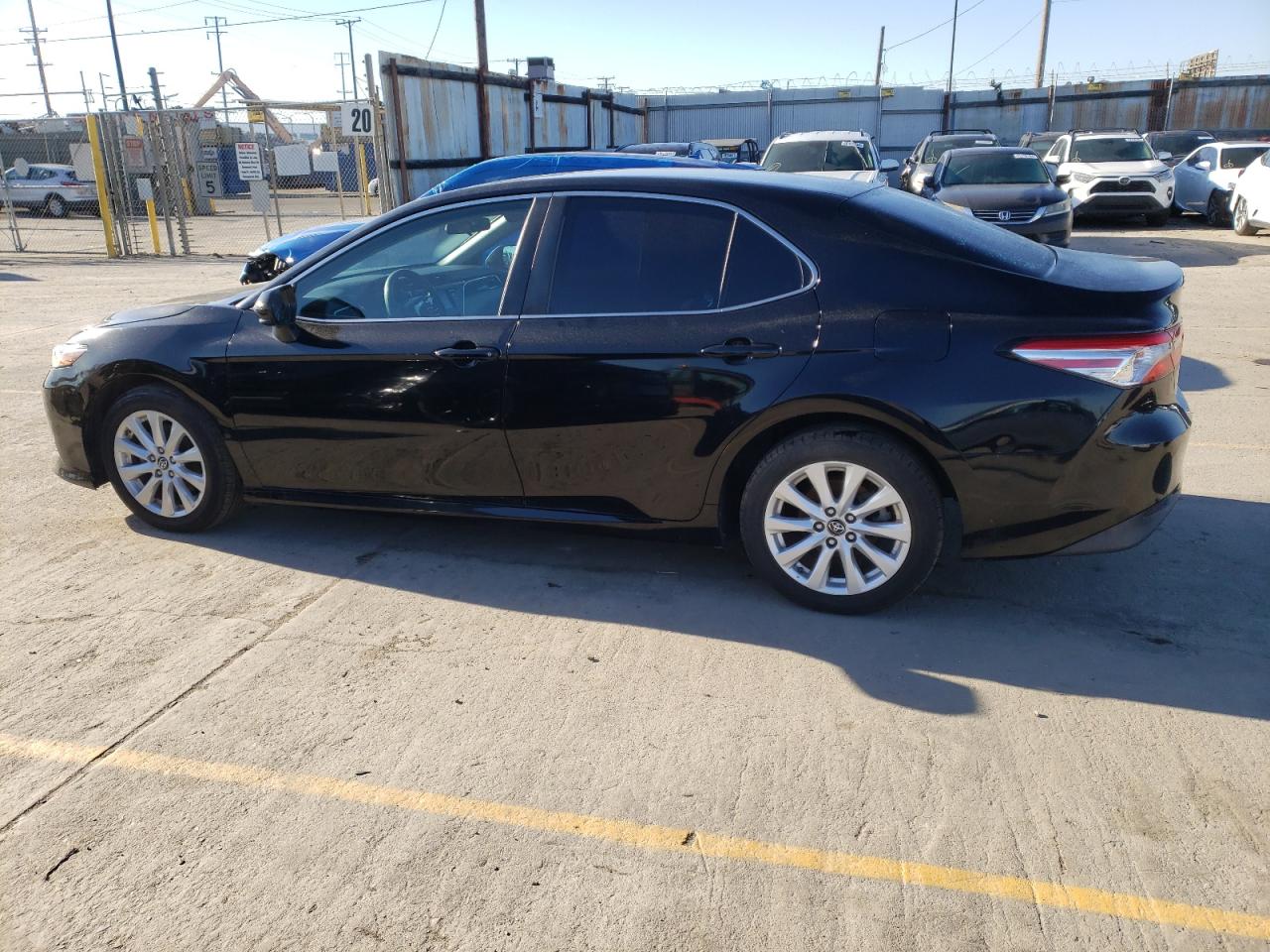 2018 Toyota Camry L vin: 4T1B11HK5JU137524