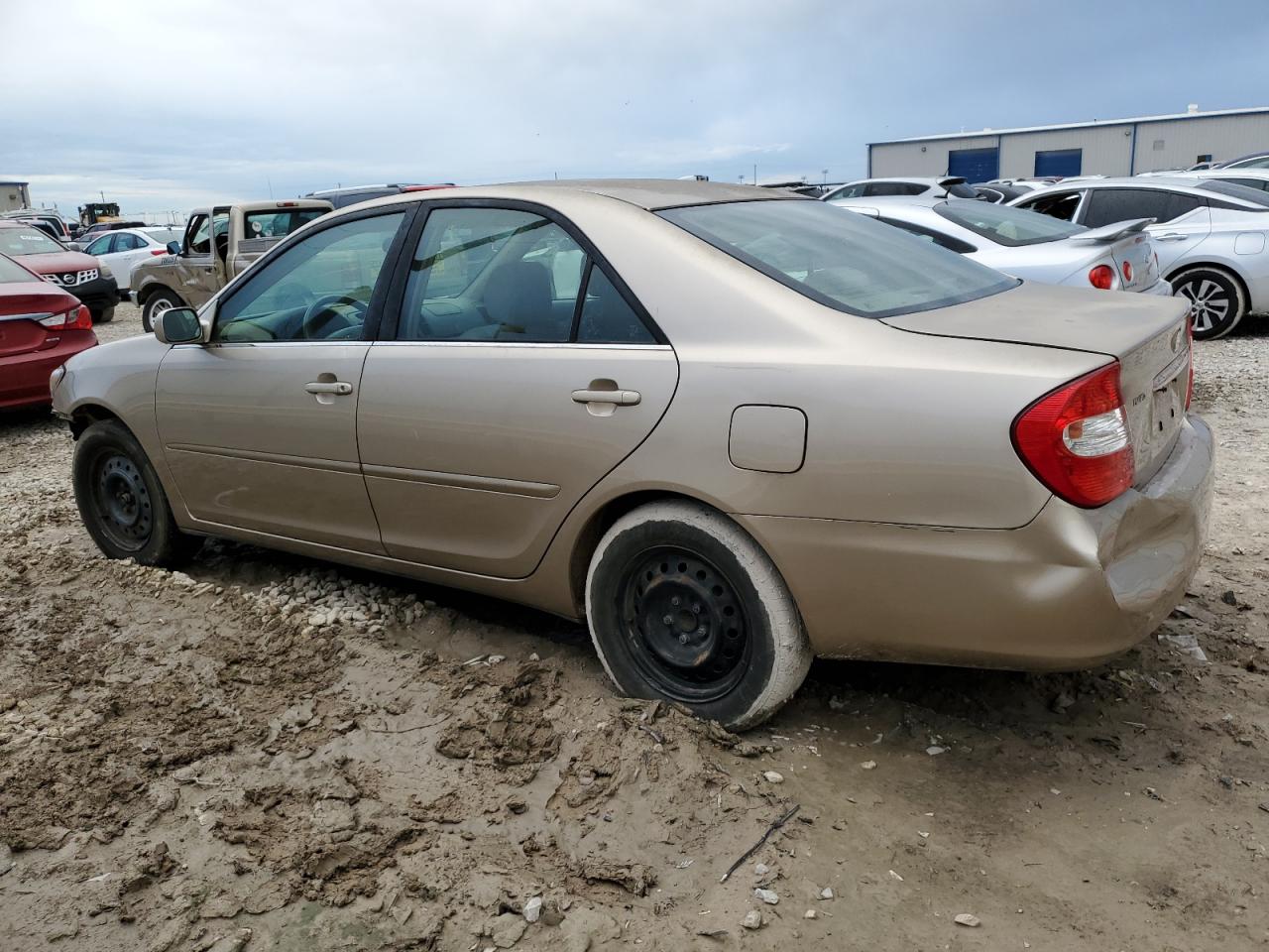 JTDBE32K640263447 2004 Toyota Camry Le