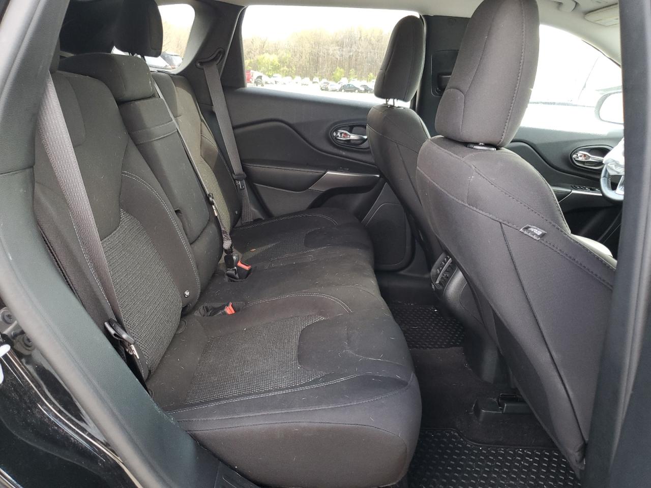 1C4PJMCB0KD107254 2019 Jeep Cherokee Latitude