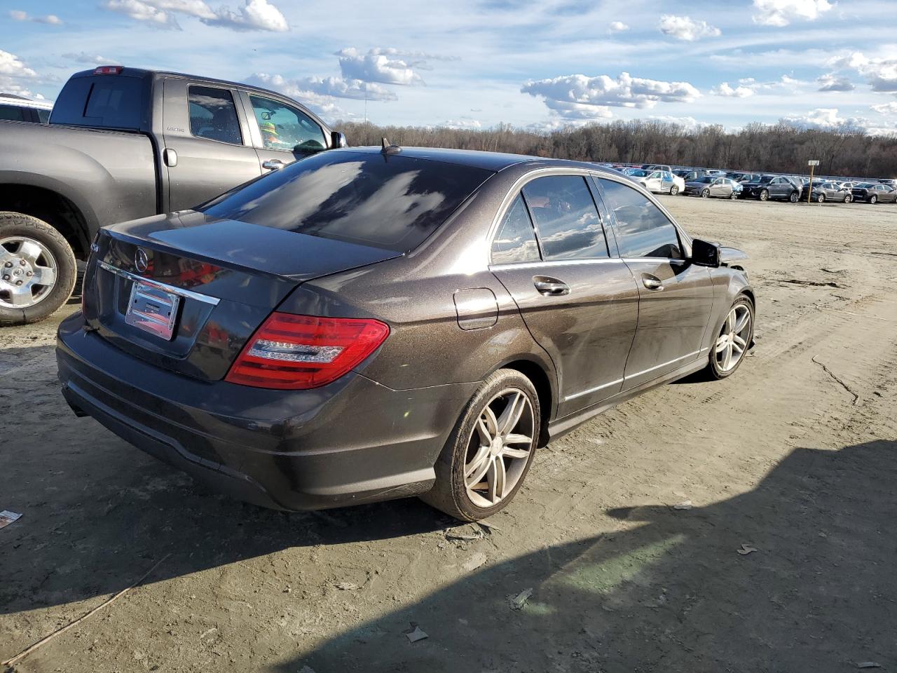 2013 Mercedes-Benz C 250 vin: WDDGF4HB4DR280684