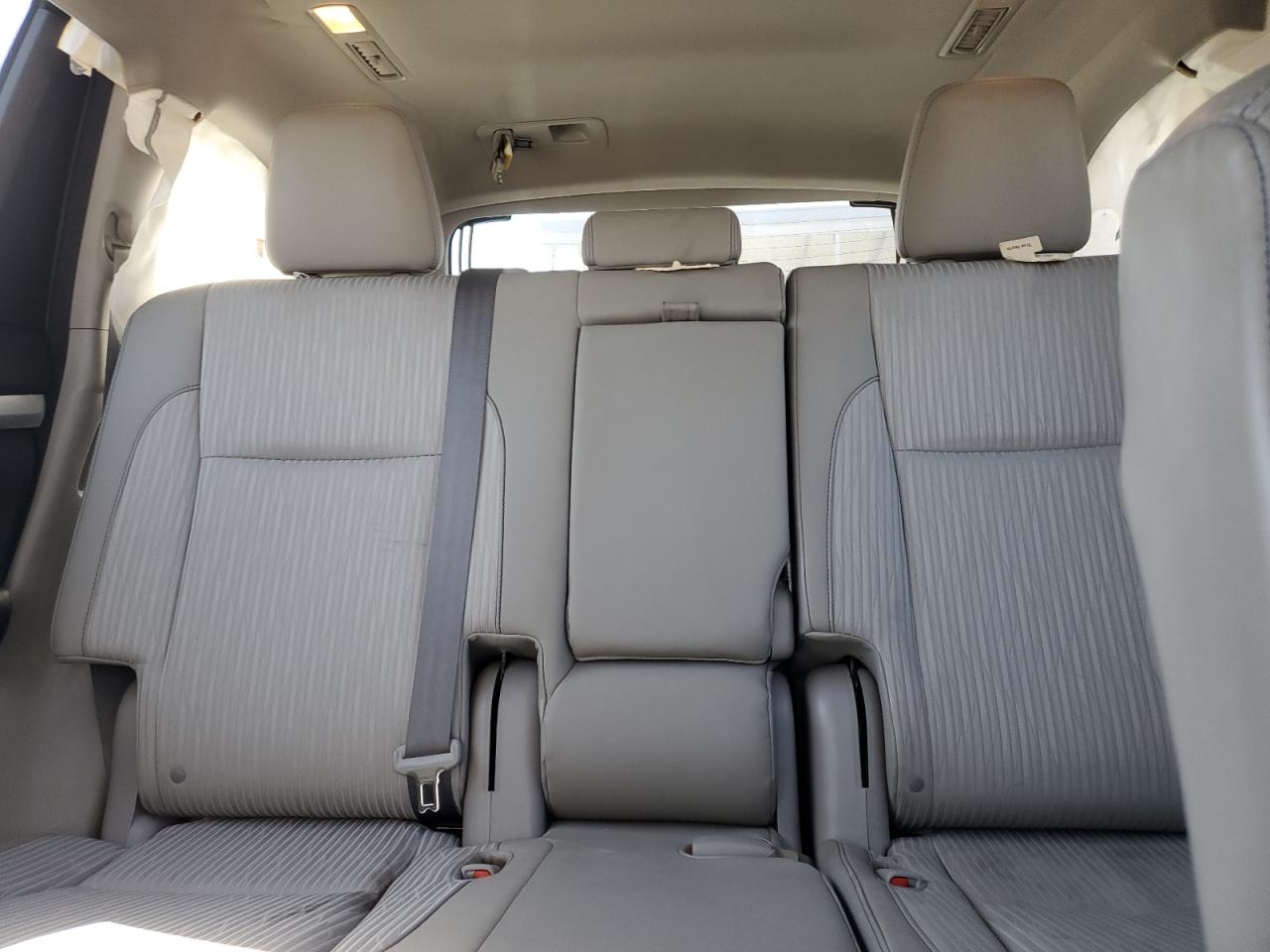 5TDBKRFH6FS167179 2015 Toyota Highlander Le