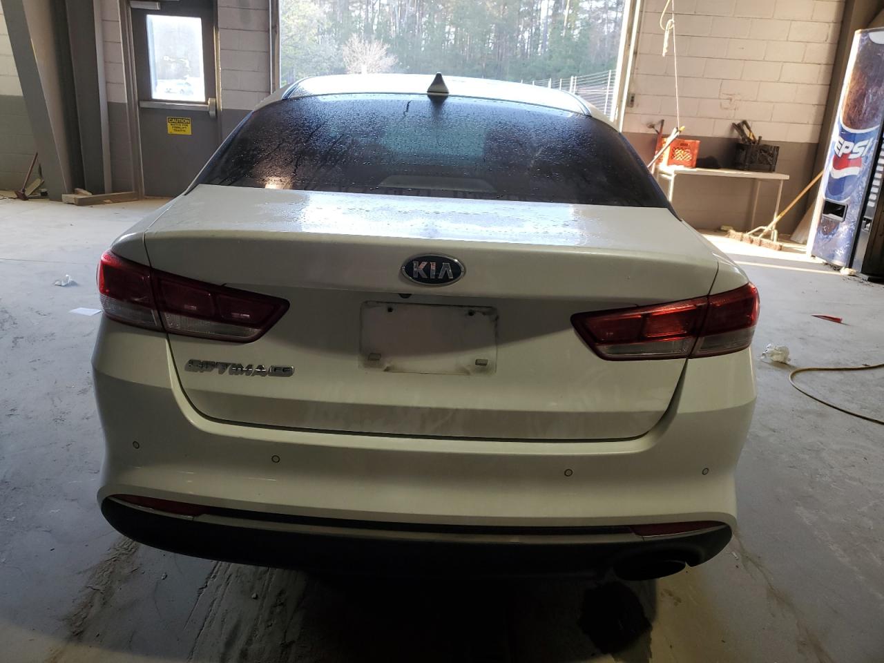 5XXGT4L3XJG227456 2018 Kia Optima Lx