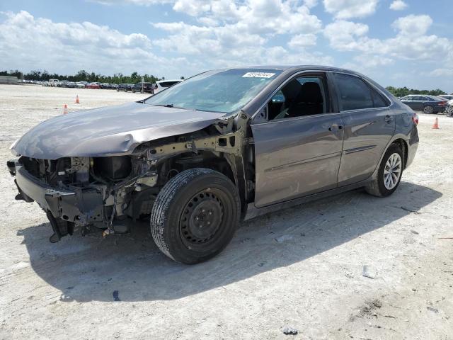 Lot #2423633744 2015 TOYOTA CAMRY LE salvage car