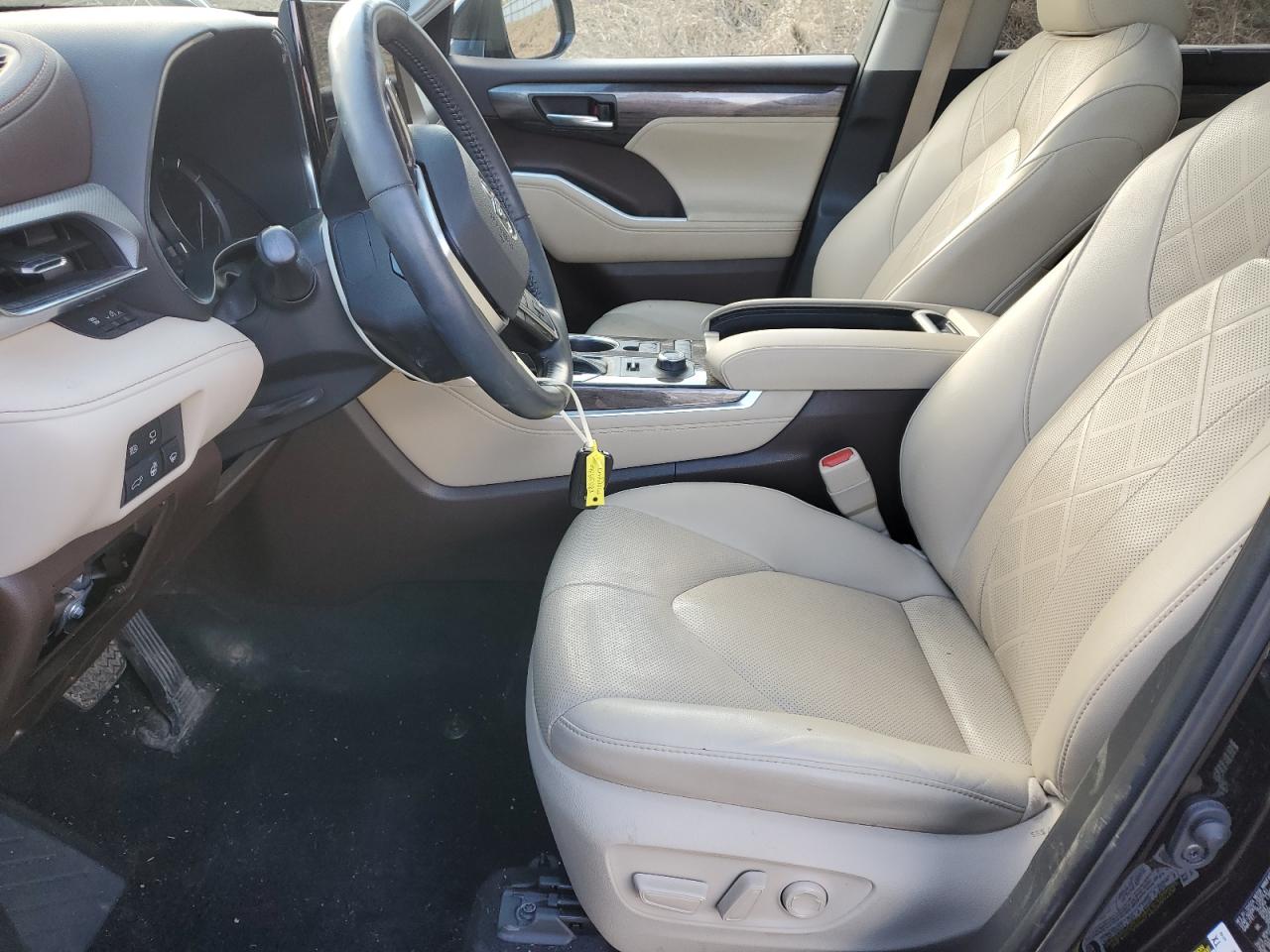 5TDFZRBH8MS147676 2021 Toyota Highlander Platinum