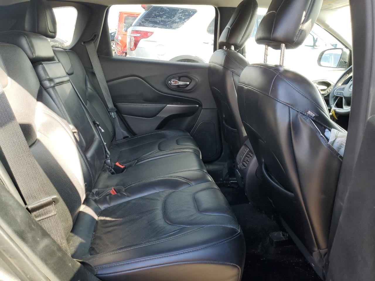 1C4PJMDX2KD374048 2019 Jeep Cherokee Limited