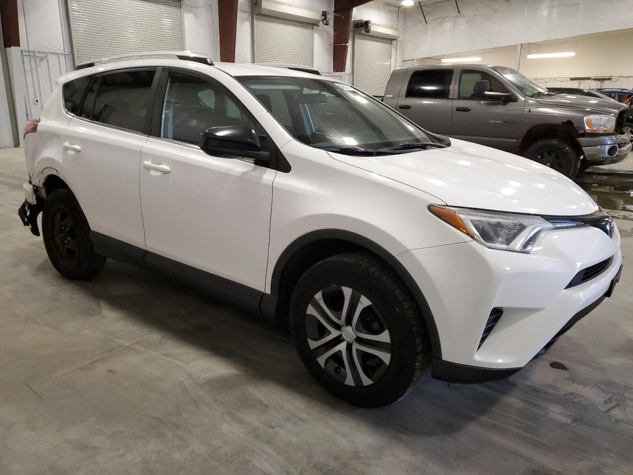 2016 Toyota Rav4 Le vin: 2T3BFREV8GW435547