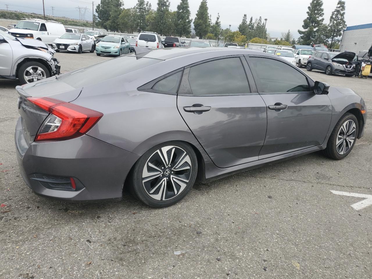 JHMFC1F34JX033759 2018 Honda Civic Ex