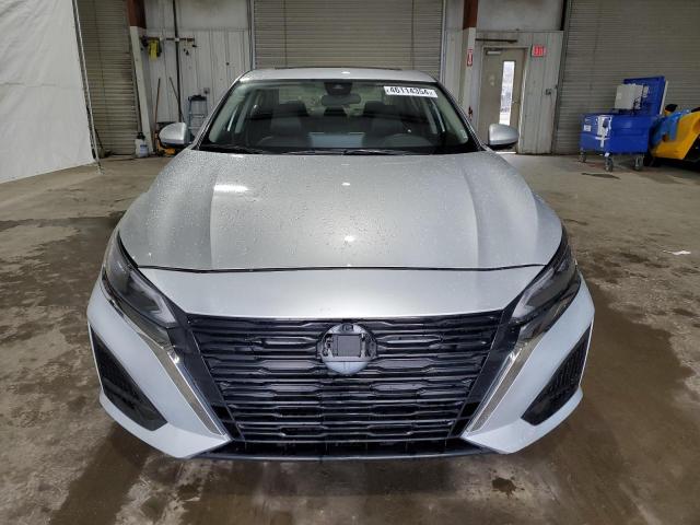 2023 Nissan Altima - Image 5