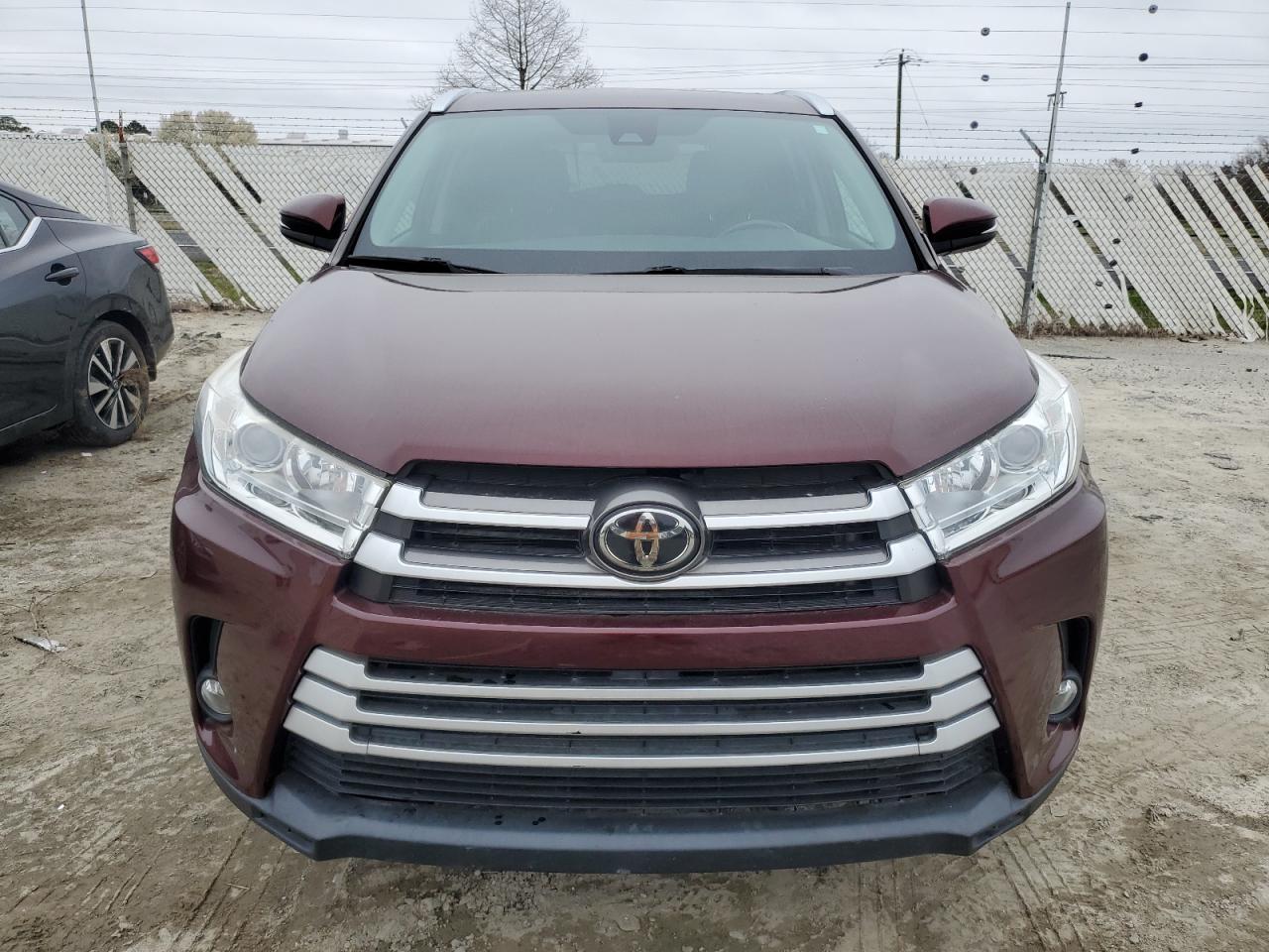 2019 Toyota Highlander Se vin: 5TDJZRFH2KS927626